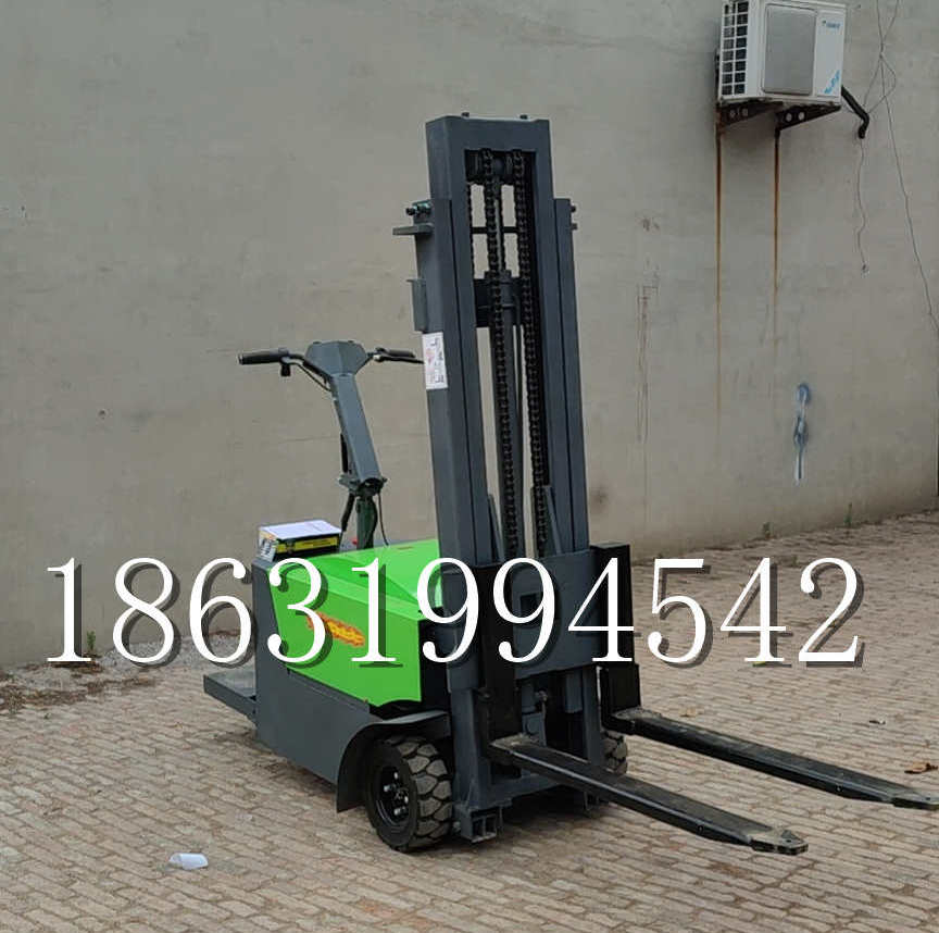 河津市优程全电动叉车插腿式堆高车液压装卸车1.5吨升高小型站驾式铲车